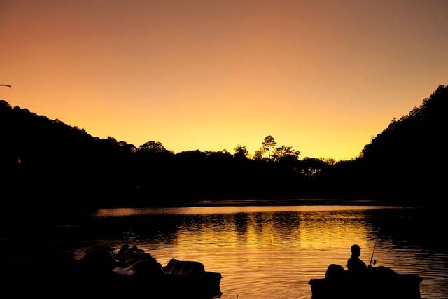 Laguna al atardecer