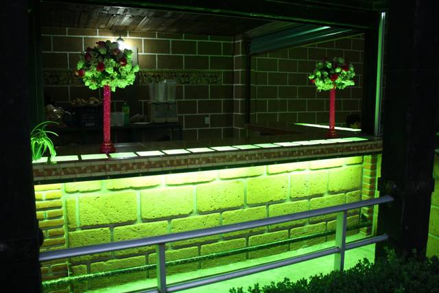 Barra IluminadaSalón La Cabañ