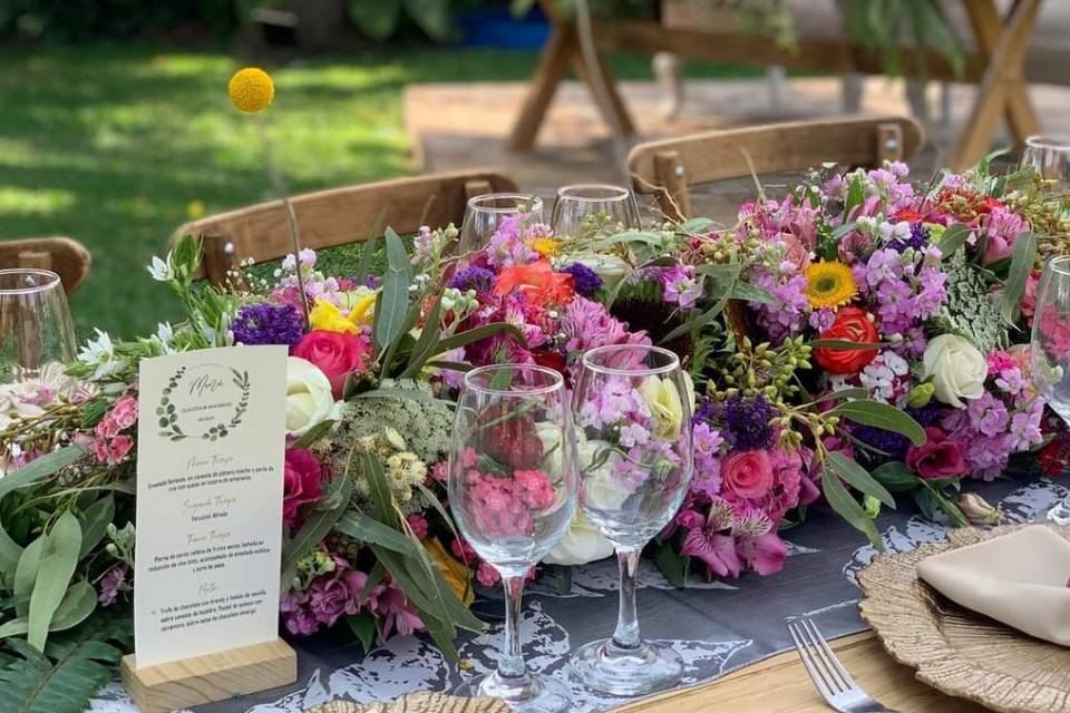 Copas de cristal con arreglos florales