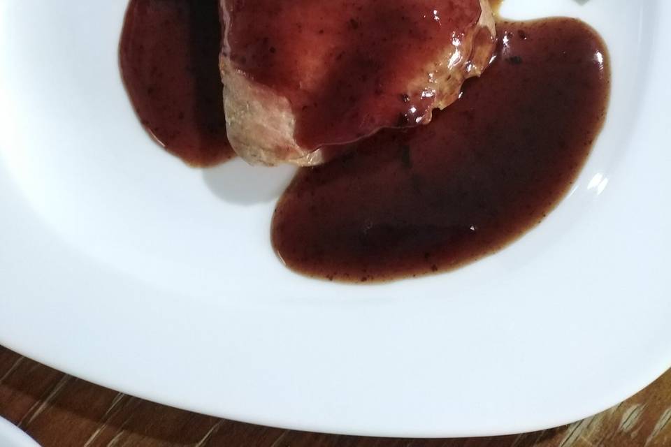Pollo en salsa de vino tinto