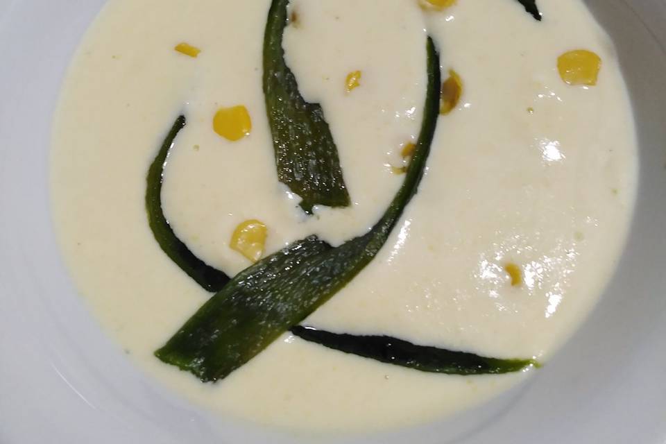 Crema de elote con rajas