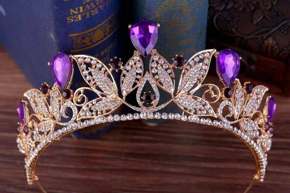 Tiara dorado con violeta