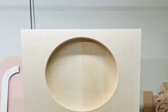 Personalización de adornos en madera