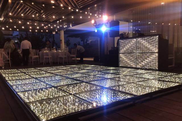 Pista de Baile + DJ Booth!