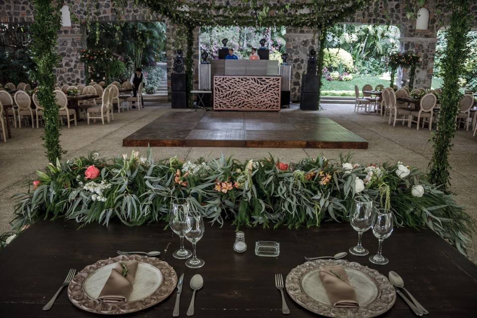 Montaje boda coral y greenery