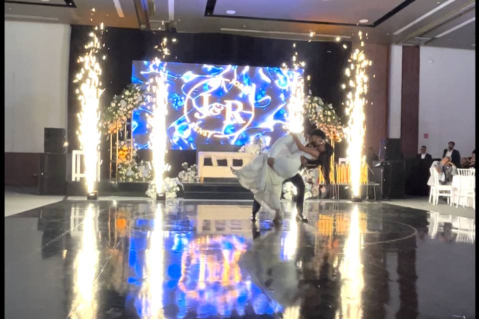 PANTALLA LED 6X3M + SPARKULARS
