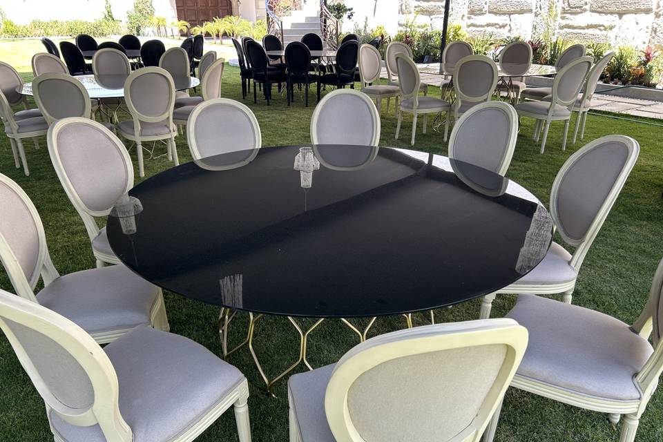 Mesa de vidrio negro