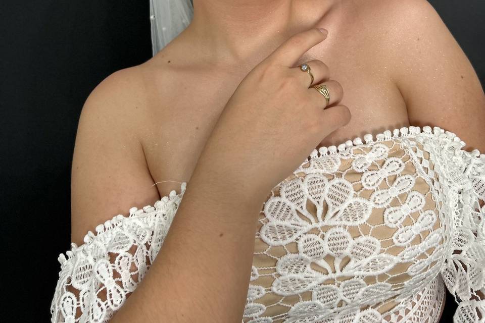 Maquillaje dorado para novia