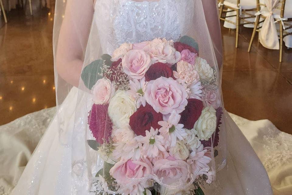 Bride con su hermoso bouquete